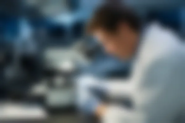 昆明喻青医疗美容诊所去除鱼尾纹的费用为1680元起，现在优惠仅需1280元起！