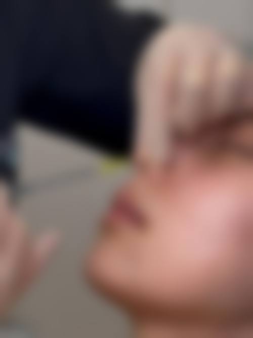 邢俊兰熟练运用医院引进的精良诊疗设备